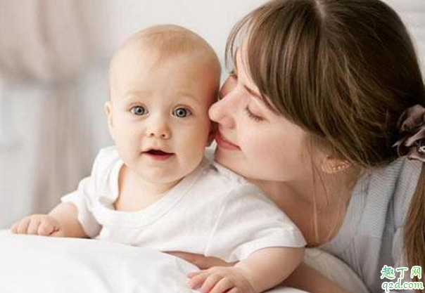 公共场所哺乳怎么避免尴尬 外出哺乳如何避免尴尬