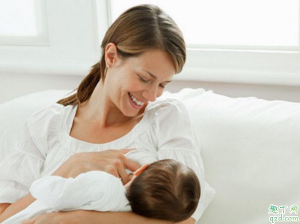 公共场所哺乳怎么避免尴尬 外出哺乳如何避免尴尬