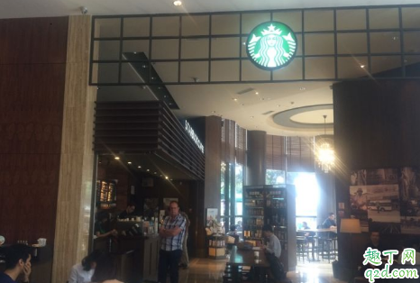 去星巴克是先坐下还是先点单 星巴克需要自己取餐吗