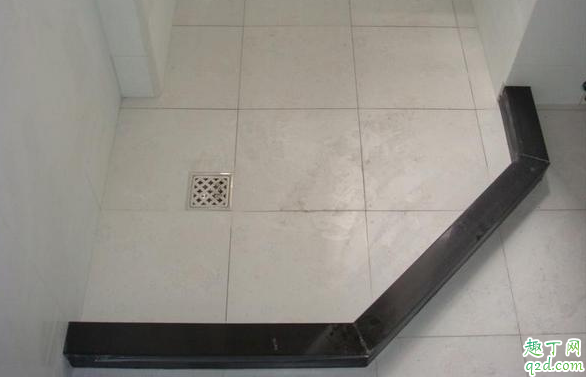 挡水条是在瓷砖之前安装还是之后 挡水条什么时候做好