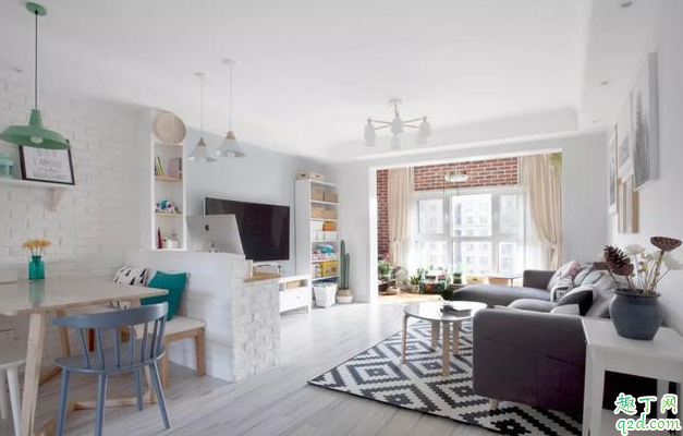 客厅和阳台地砖铺一样好看吗 客厅和阳台地砖一样好还是不一样好