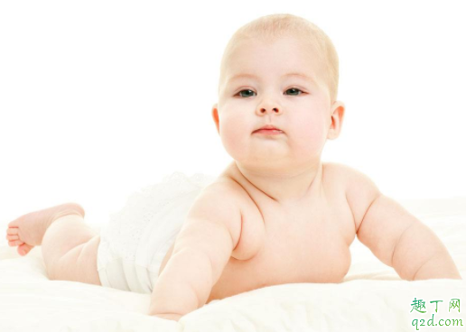 为什么宝宝出生不吃奶 刚出生的宝宝为什么屁股是青的