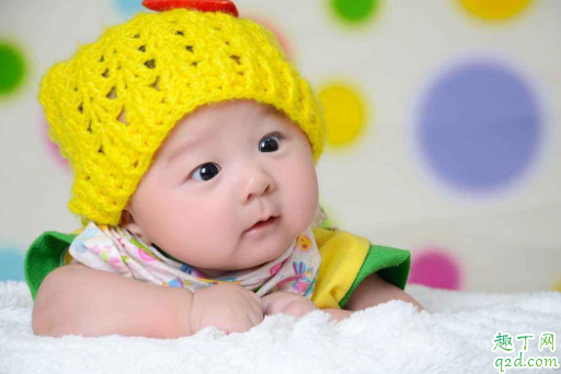 为什么宝宝出生不吃奶 刚出生的宝宝为什么屁股是青的