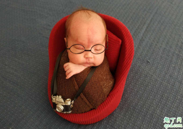 婴儿满月有什么习俗 婴儿满月要不要剃胎头