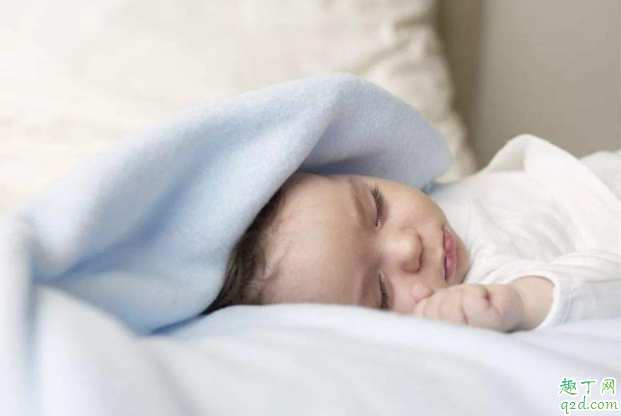 冬季新生儿准备几个包被 包被和抱被是一样吗