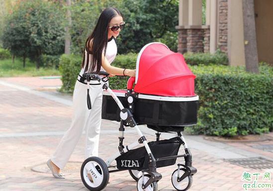 宝宝出门用腰凳好还是推车好 婴儿车好用还是腰凳实用
