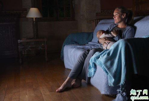 两个月以内的宝宝夜奶喂几次 宝宝夜奶频繁怎么调整