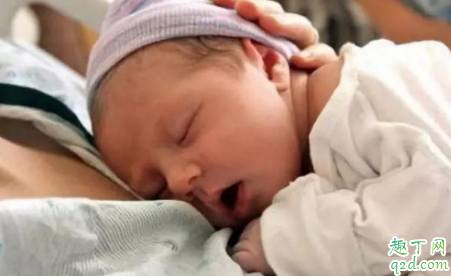 产后第一次月经与母乳喂养有关吗 产后恢复月经后注意事项