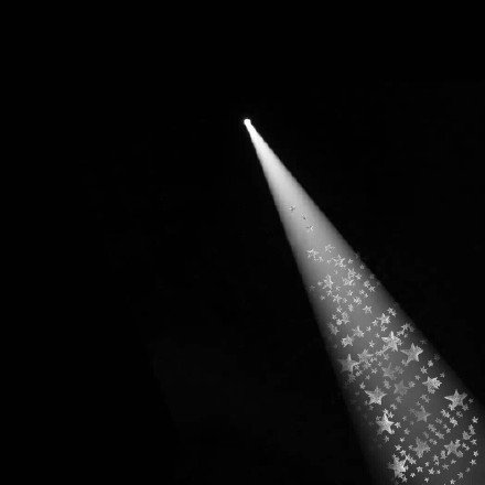 2020朋友圈背景一束光图片无水印 朋友圈背景一束光图片高清合集