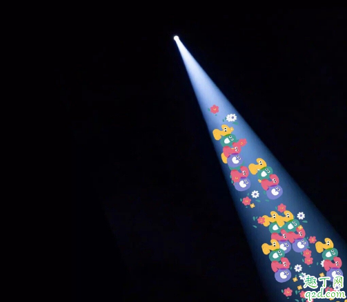 抖音2020一束光背景图怎么弄的 2020朋友圈背景一束光高清图片分享