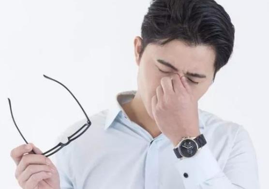 眼屎多是怎么回事？5类异常分泌物导致眼屎多