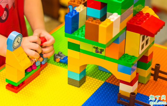 乐高玩具能给女宝玩吗 孩子怎么玩乐高好
