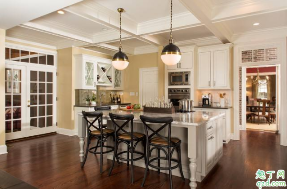 一进门就是餐厅用什么隔断好 餐厅正对着入户门怎么隔断好