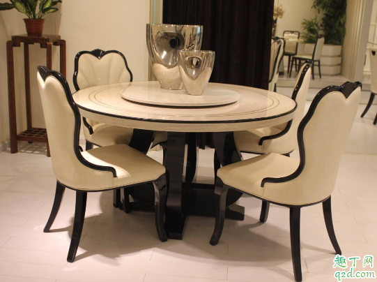 餐桌什么样的实用又好看 餐桌选购有什么讲究