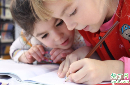 三岁宝宝吸吮手指有什么影响 三岁宝宝吸吮手指怎么办