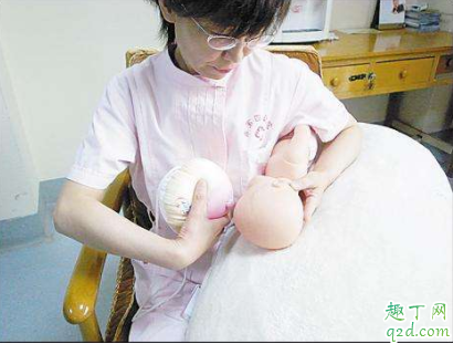 哺乳姿势不当对宝宝有什么影响 哺乳姿势不当对妈妈有什么影响