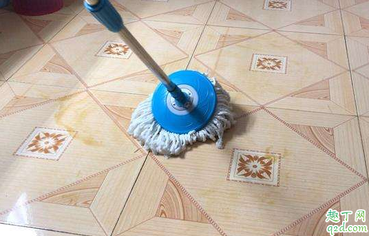 用84消毒液拖地还用清水拖一遍吗 84消毒液拖地板要用清水过吗