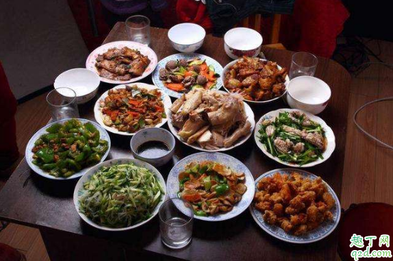 年夜饭在家吃还是上饭店吃 年夜饭在家吃在外吃哪个更好