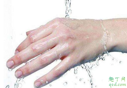 手被油烫伤起泡怎么办 手被油烫伤发红怎么处理