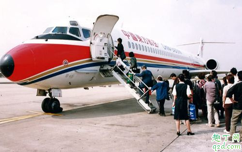 疫情期间坐飞机要开健康证明吗 疫情期间坐飞机要通行证吗