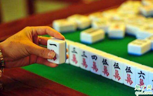 疫情期间可以在家打牌吗 疫情期间一家人打麻将违法吗