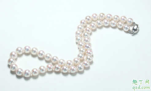 珍珠项链脱皮是假的吗 珍珠项链越戴越小怎么回事
