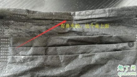 黑色口罩和蓝色口罩哪个好 黑色一次性口罩绳子在里面还是在外面