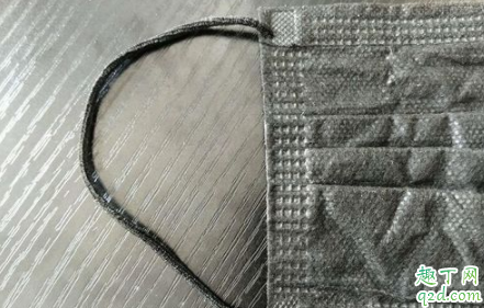 黑色口罩和蓝色口罩哪个好 黑色一次性口罩绳子在里面还是在外面