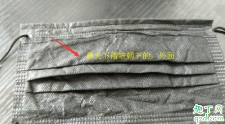 黑色口罩和蓝色口罩哪个好 黑色一次性口罩绳子在里面还是在外面