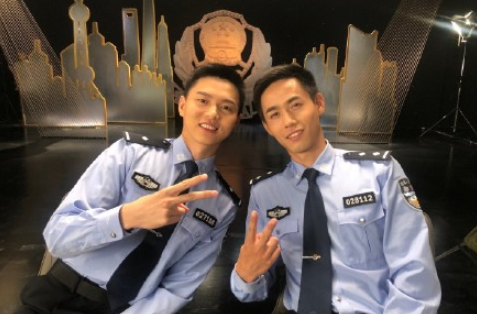 周世奇警察照片生活照无水印 上海最帅警察周世奇正面照
