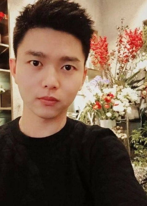 周世奇警察照片生活照无水印 上海最帅警察周世奇正面照