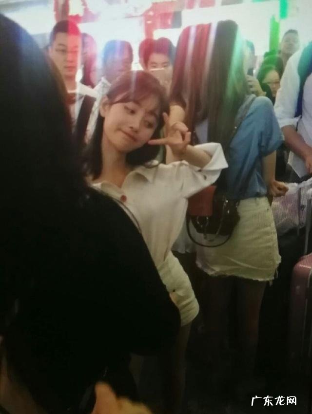 路拍一米五的四千年美女鞠婧祎长这样,而她用穿搭艳压大长腿名模