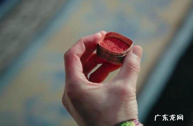 路拍一米五的四千年美女鞠婧祎长这样，而她用穿搭艳压大长腿名模