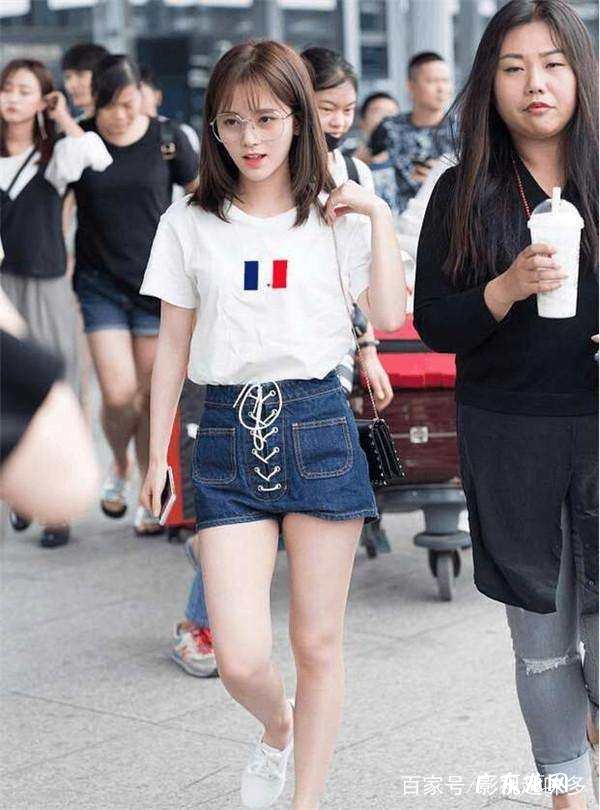 路拍一米五的四千年美女鞠婧祎长这样,而她用穿搭艳压大长腿名模