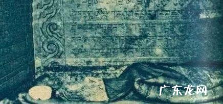 路拍一米五的四千年美女鞠婧祎长这样，而她用穿搭艳压大长腿名模