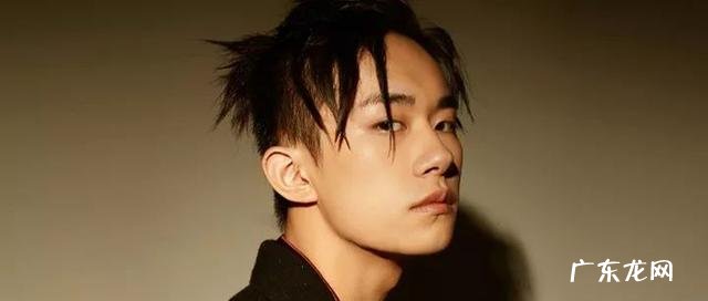 路拍一米五的四千年美女鞠婧祎长这样，而她用穿搭艳压大长腿名模