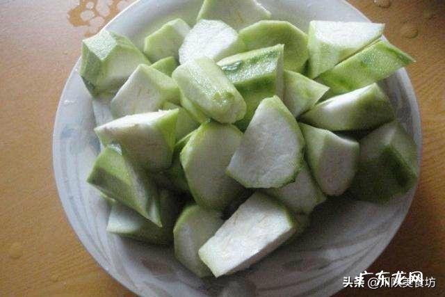 丝瓜做汤,里面放什么食材好喝素的,谢谢