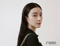 范冰冰减肥真的狠，晚餐只吃稀饭和素菜，还没吃完就自责吃太饱