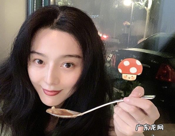 范冰冰减肥真的狠,晚餐只吃稀饭和素菜,还没吃完就自责吃太饱