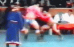 普通人徒手和同体重的动物搏斗，能赢哪些物种呢？