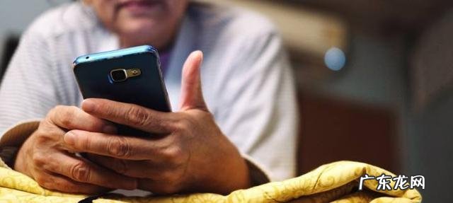 每天刷金币能赚一块多?困在极速版App里的中老年人,谁成了谁的羊毛?