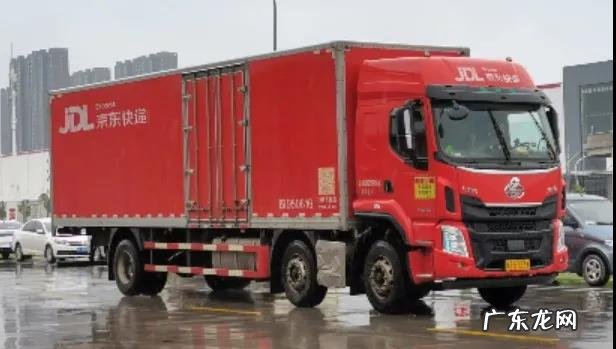 京东首批捐赠物资送抵河南救灾现场