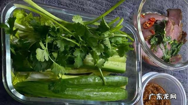 关晓彤晒减脂餐，最爱吃这些食物，低脂又营养，网友：难怪身材好