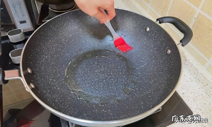 雪平锅开锅方法,新买的锅怎么开?