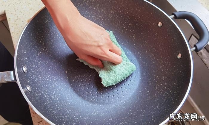 雪平锅开锅方法,新买的锅怎么开?