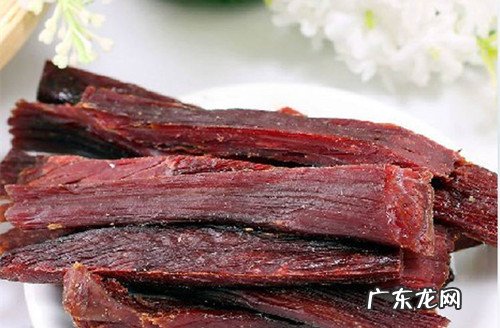 5个月博美很容易有眼泪,博美小只眼泪为什么一直流