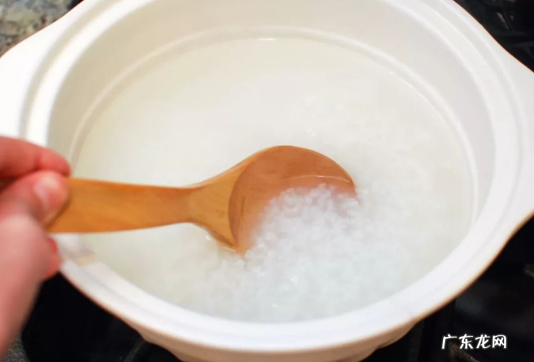 三个月博美拉肚子乳白色的水一样