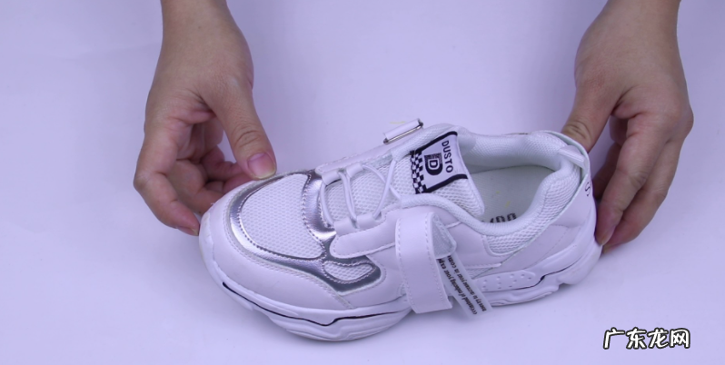 匡威防止跑偏这样绑 匡威鞋舌头跑偏怎么办