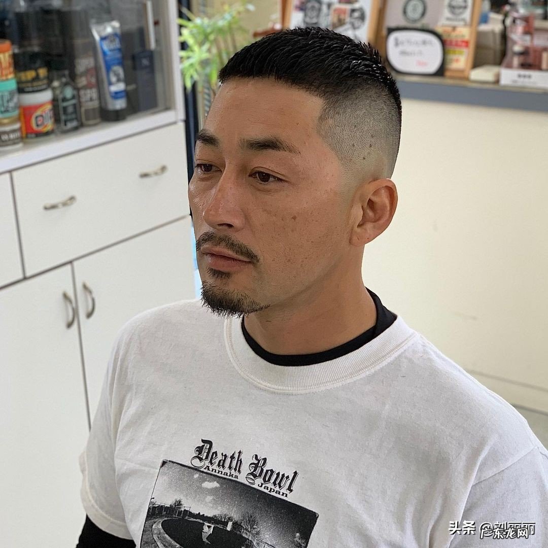 6款人气极高男士发型  男士留什么发型好看