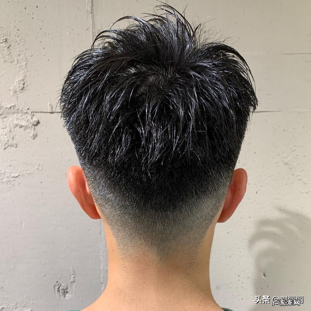 6款人气极高男士发型  男士留什么发型好看